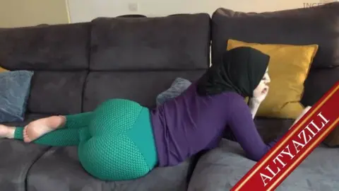 Yaşlı Adama Kendini Siktiren Azgın Orospular